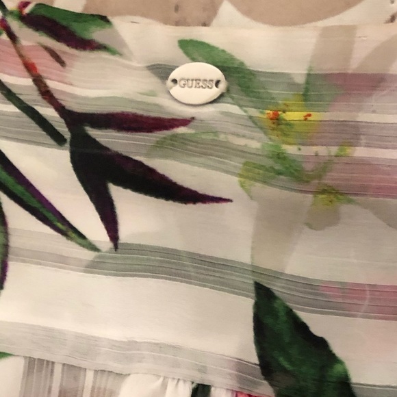Guess floral wrap top - Picture 3 of 3